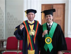 Sarjana Menyusuri Lumpur Demi Harapan Baru